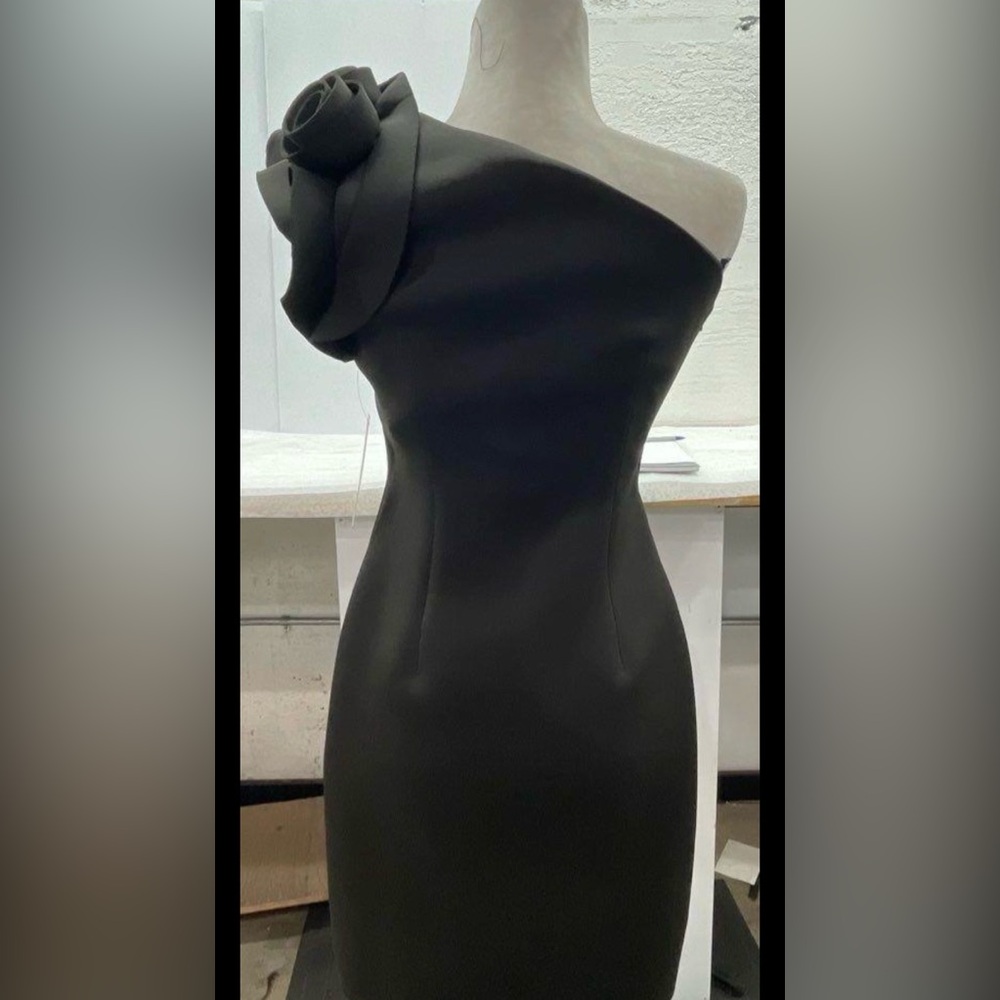 ELIZA J ONE SHOULDER ROSETTE DRESS, NWT, BLACK, Size  8 - Picture 3 of 8